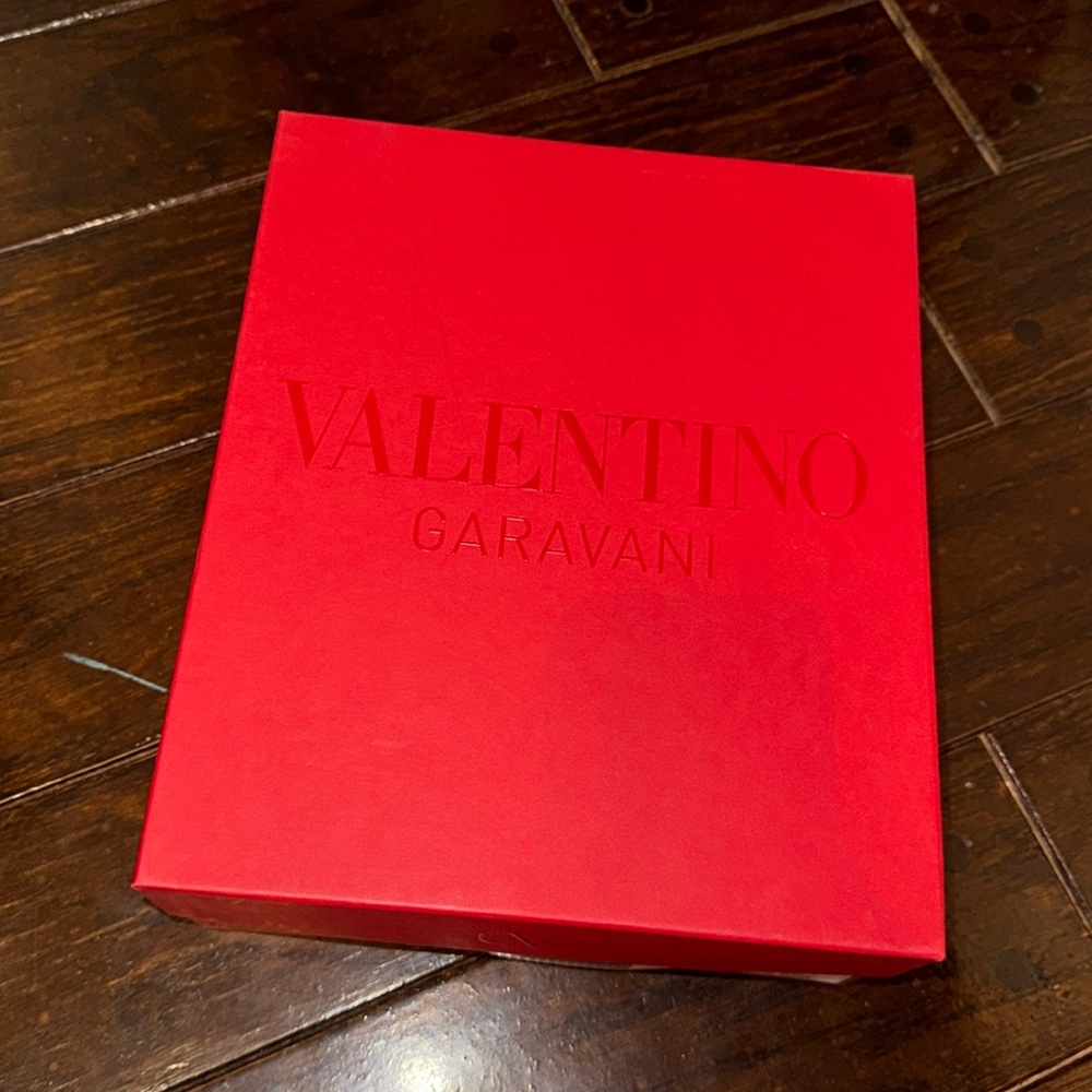 EMPTY Valentino Rockstuds box